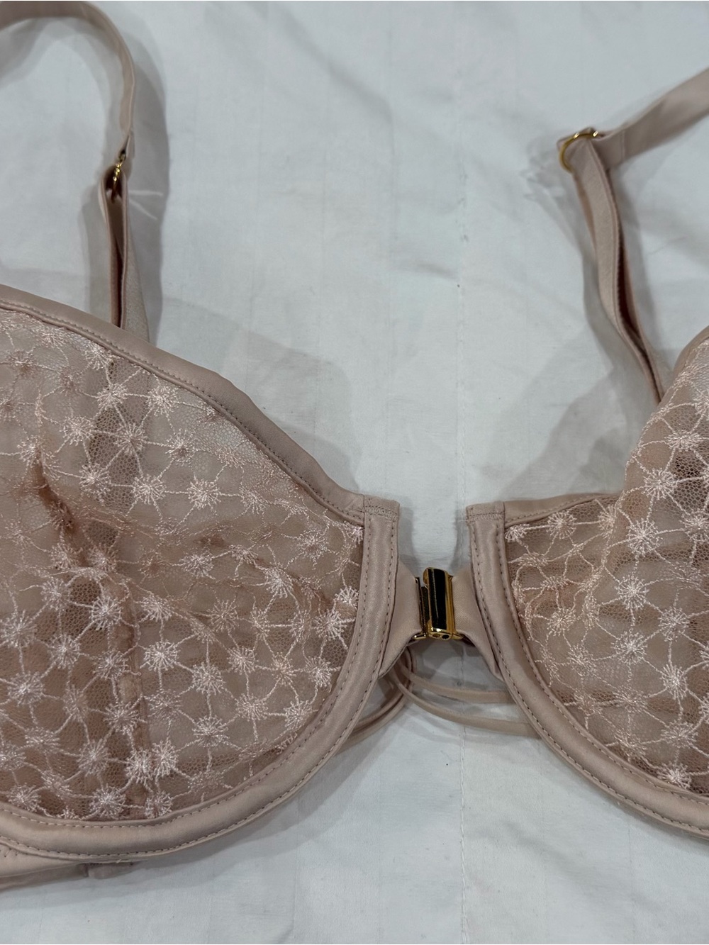 Victoria's Secret Beige Lace Front-Closure Bra